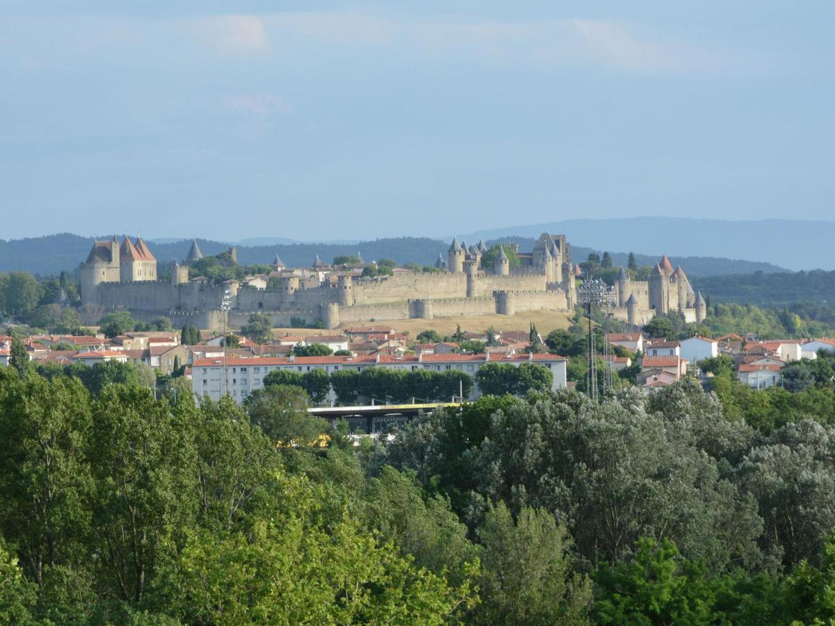 Pretty Villa With Pool And Jacuzzi In Carcassonne Bagian luar foto