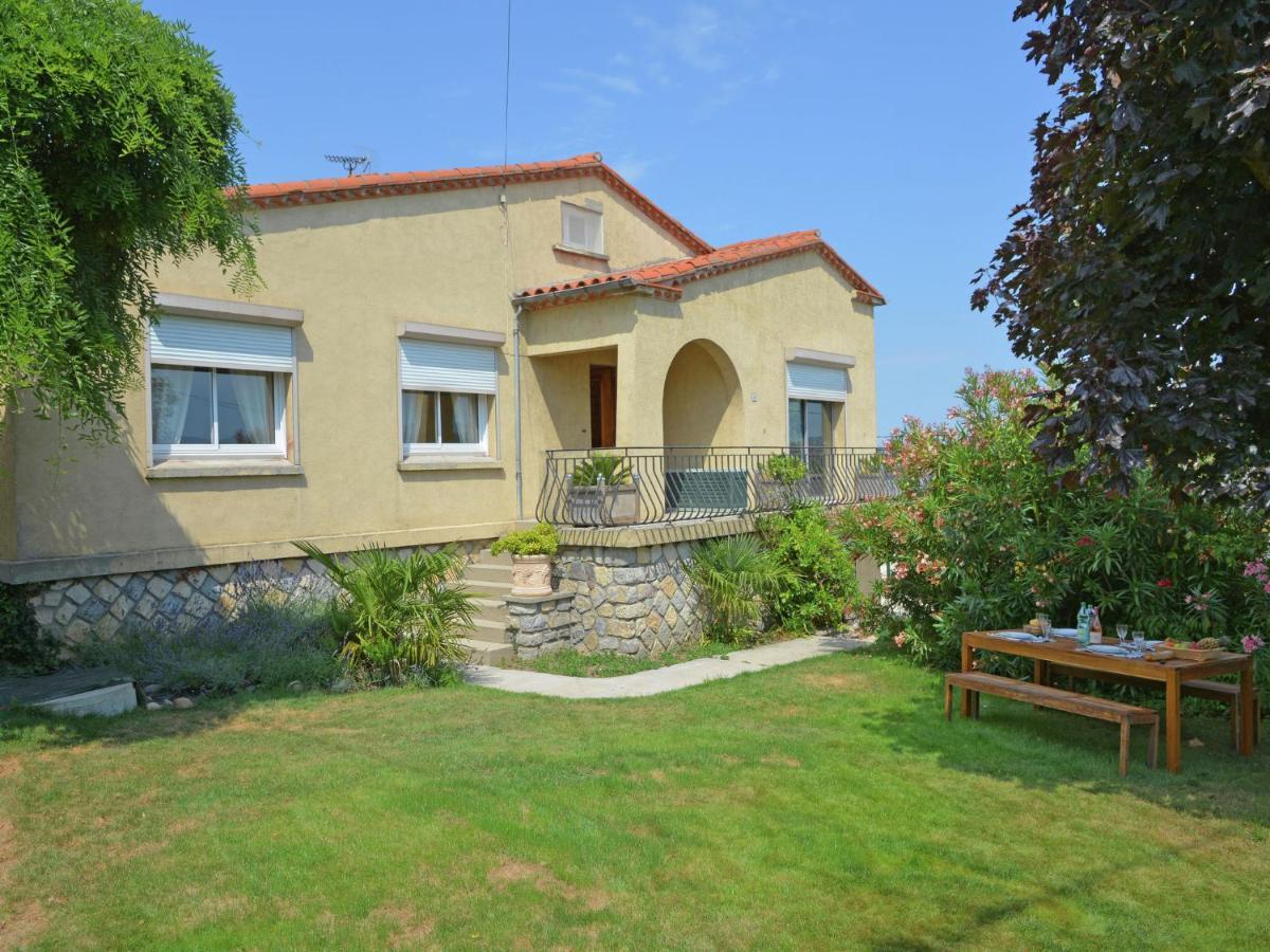 Pretty Villa With Pool And Jacuzzi In Carcassonne Bagian luar foto