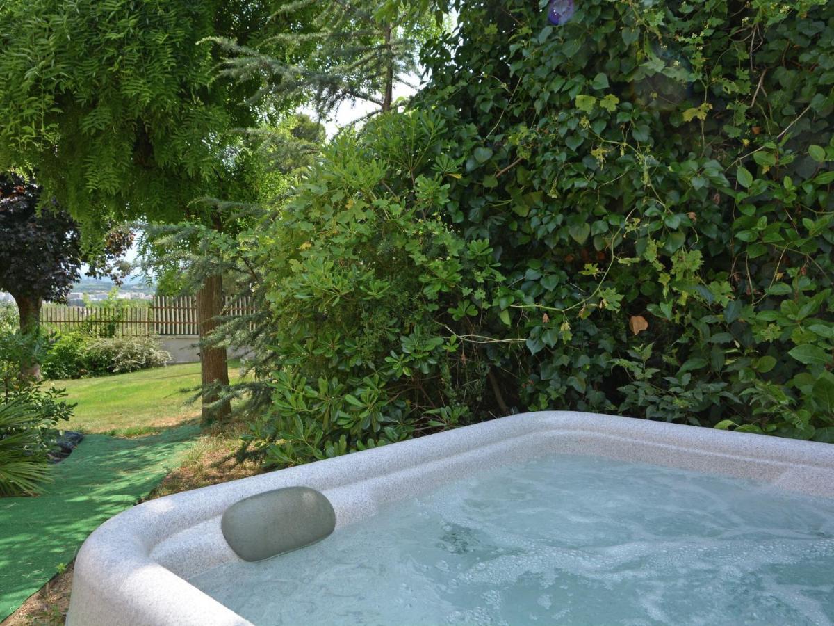 Pretty Villa With Pool And Jacuzzi In Carcassonne Bagian luar foto